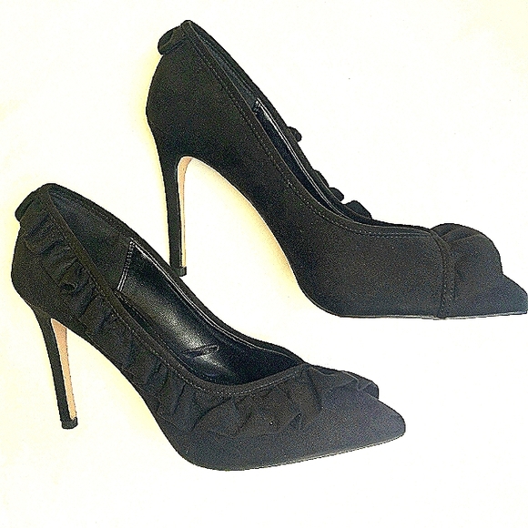 BCBGeneration Black Velvet Ruffle Stilleto Heels 8.5B - Picture 6 of 11